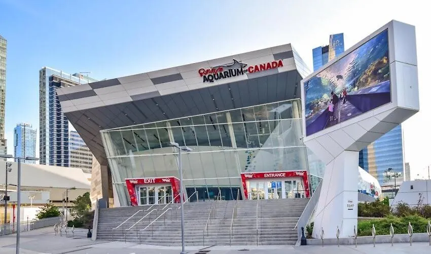 2 Bedroom With Amazing City Views & Free Parking Toronto Apartmán