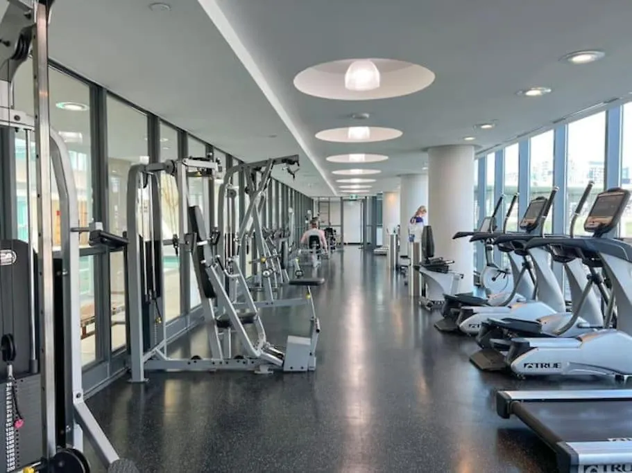 2 Bedroom With Amazing City Views & Free Parking Toronto 0*,