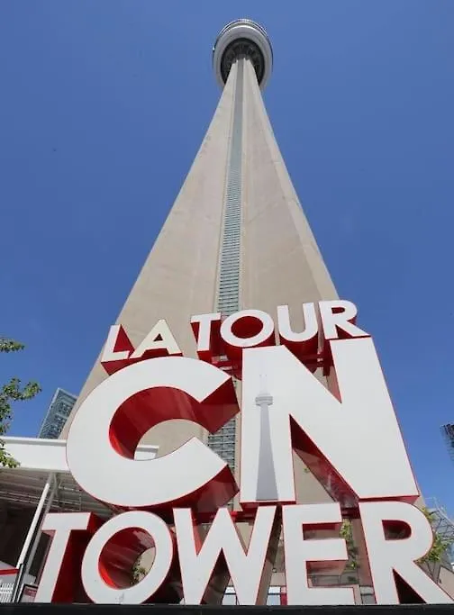 2 Bedroom With Amazing City Views & Free Parking Toronto