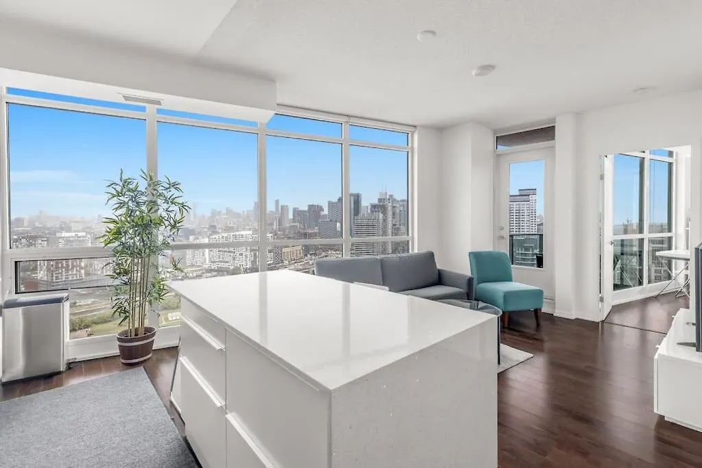 Apartment 2 Bedroom With Amazing City Views & Free Parking Toronto